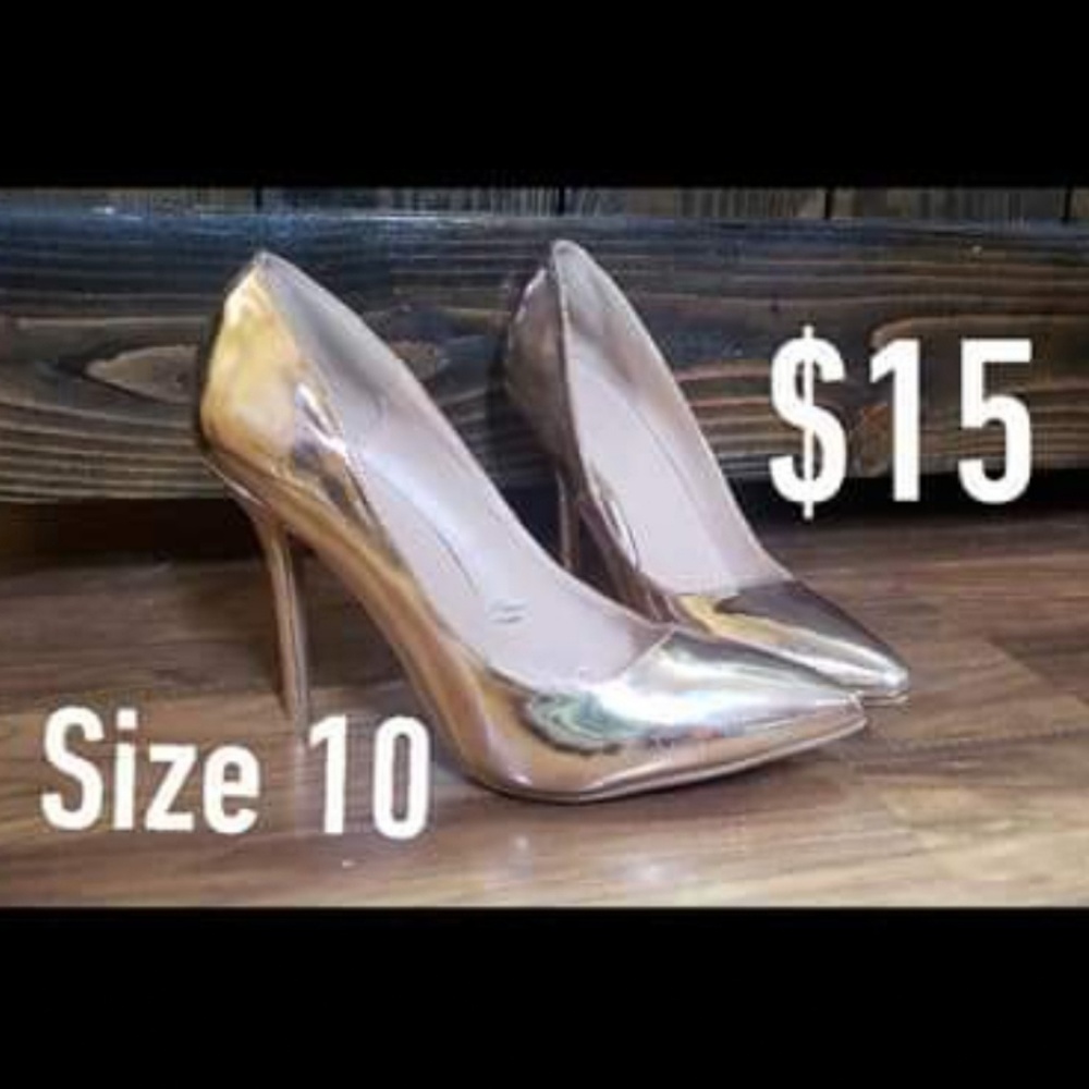 Gold pumps